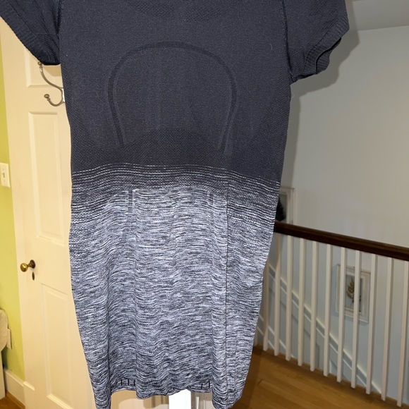 LULULEMON Workout Tee - Picture 3 of 3